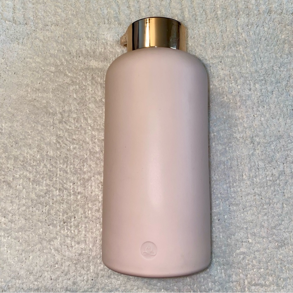 Apana 32 oz. Crystal Cap Light Pink Glass Water Bottle with Rose Gold Top